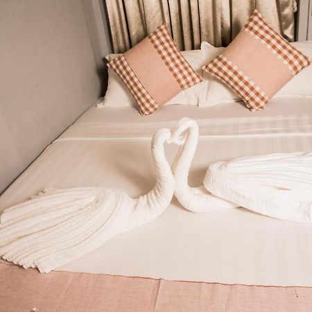 The Sat Yangon Hostel Ngoại thất bức ảnh