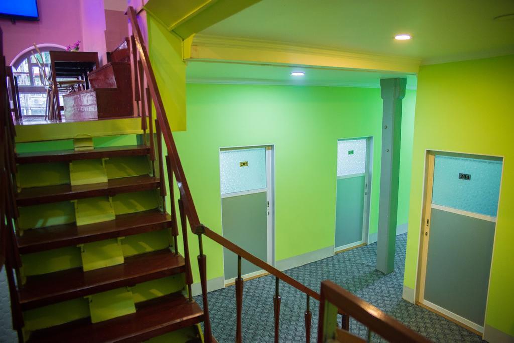 The Sat Yangon Hostel Ngoại thất bức ảnh