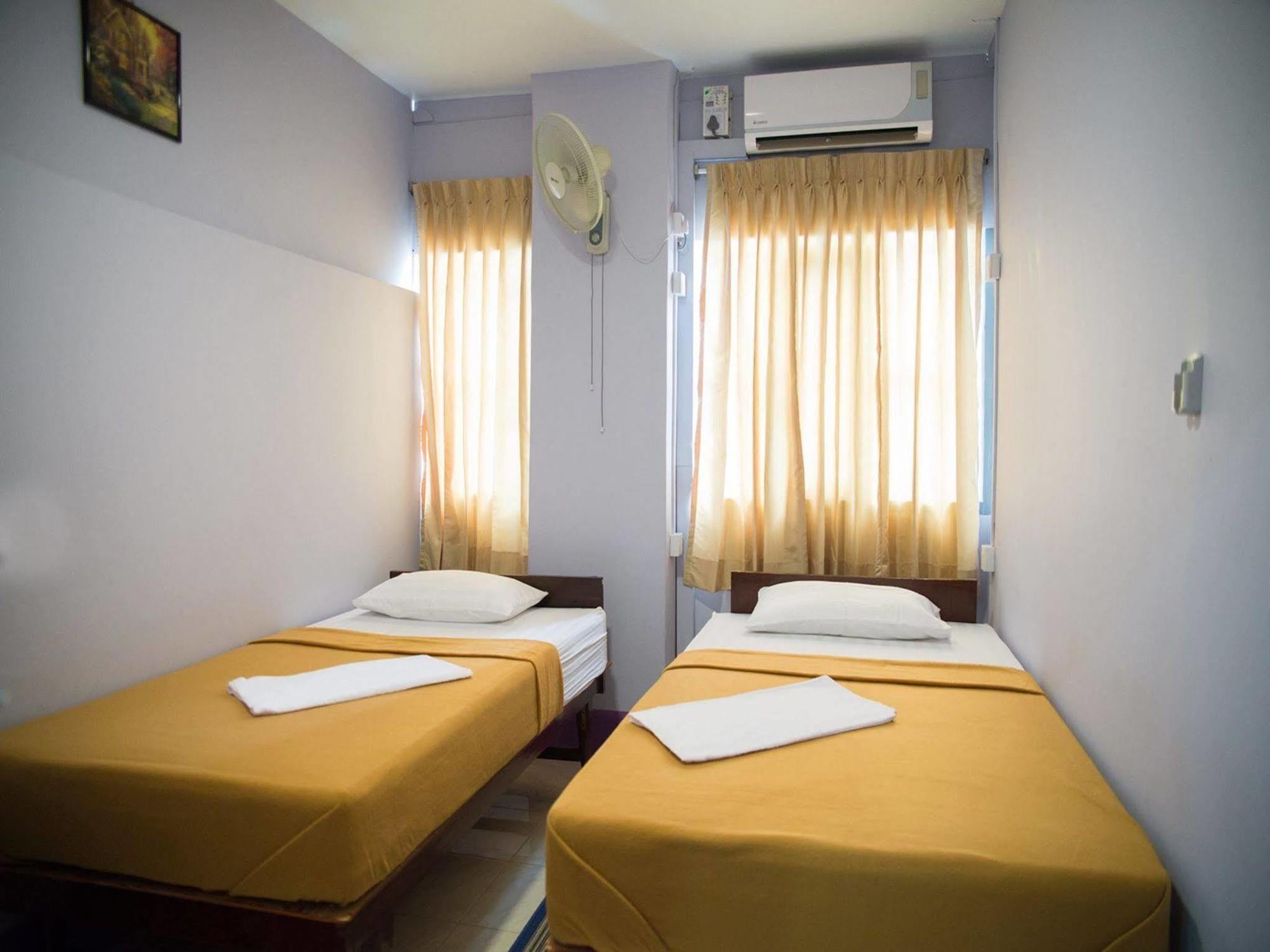 The Sat Yangon Hostel Ngoại thất bức ảnh